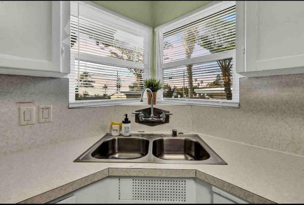 Rustic Coastal Retreat In Sunset Cliffs Three Beds & Two Baths Holiday home